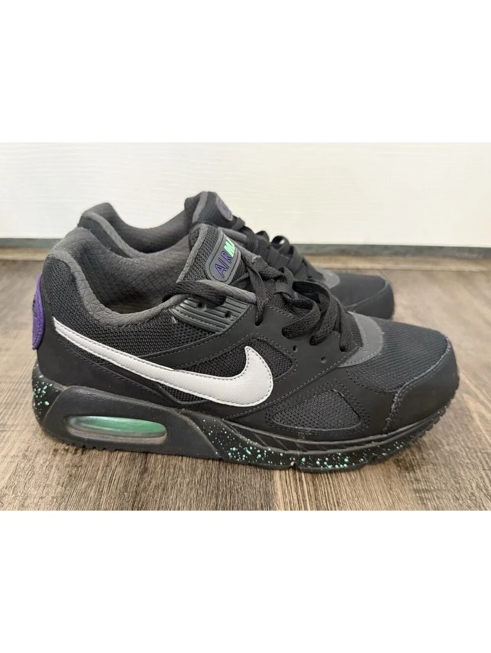 Nike Air Max Ivo Shoes Mens 7.5 Black Purple Athletic Sneakers 580518-005
